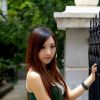 文静的大一女生