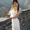新婚蜜月之旅的漂亮新娘