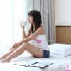 酒店里的眼镜小美女