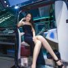 哈尔滨车展上的美腿车模姿态撩人性感美图