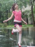 爱吐舌头的可爱女生图片