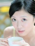 天然水嫩肌肤的女生图片