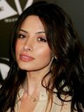 有双重关节的拇指的电影女星sarah_shahi