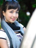生活中一位大方自信的女孩儿