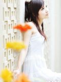 都市里的潮流女生服装秀