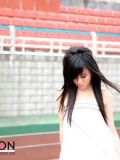 思索心事的小美女