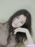 喜欢耍酷的美女黑白图